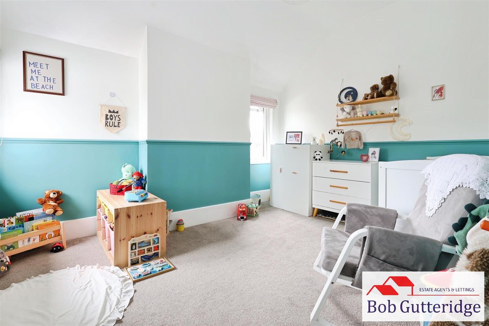 BEDROOM TWO (MIDDLE)